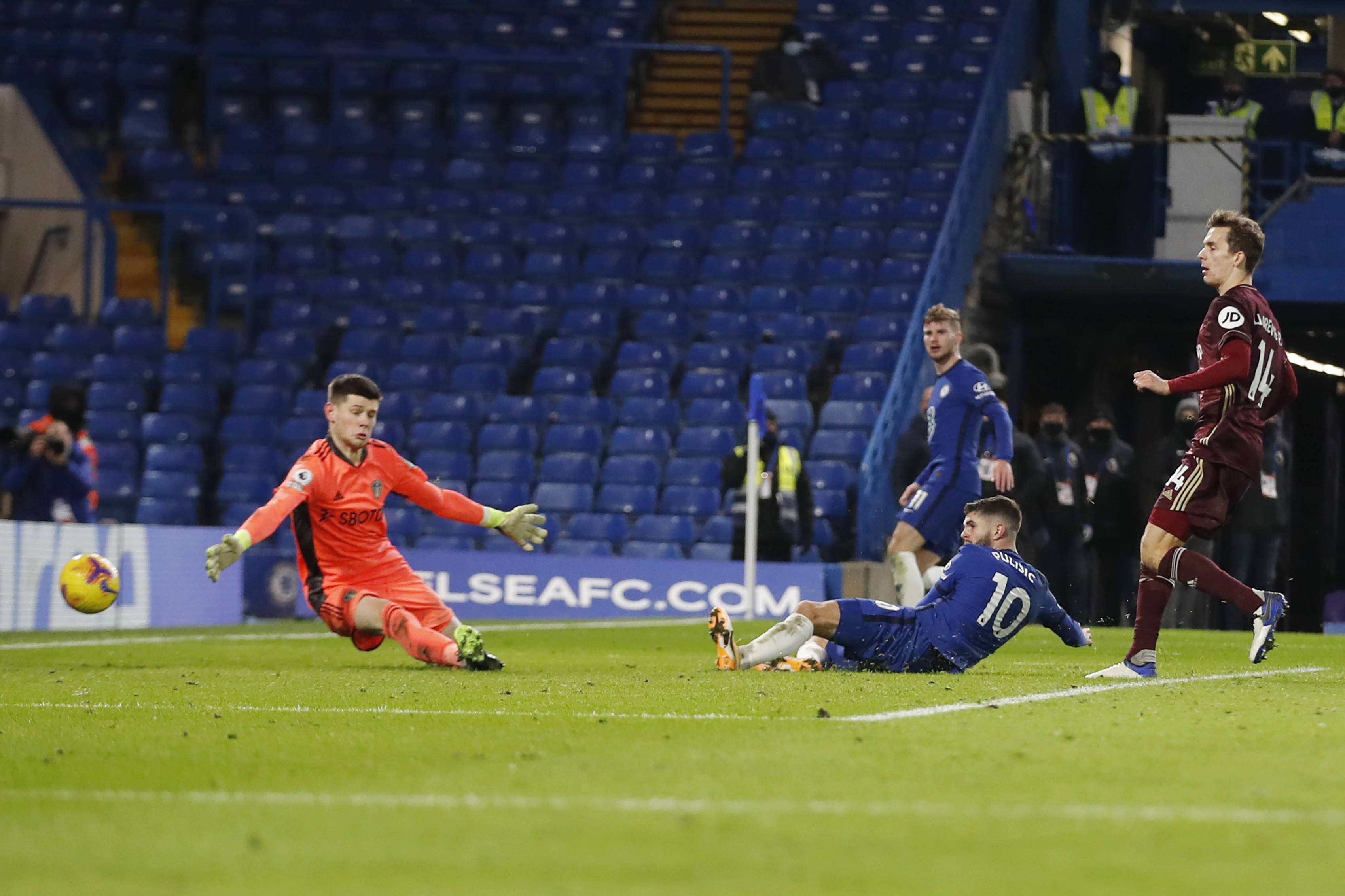 点球时脚踢 点球时脚踢